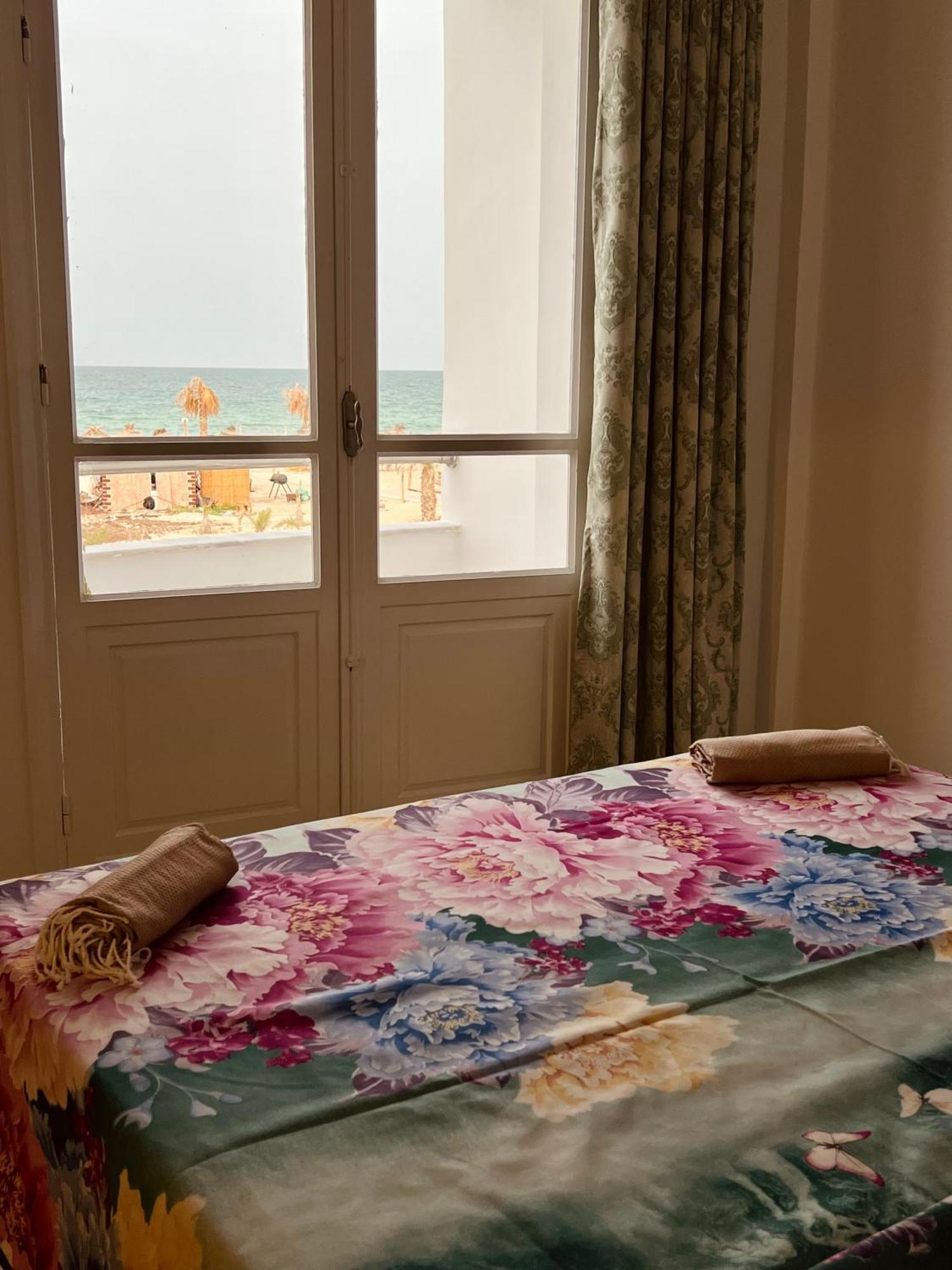 Appartement Vue De Mer Pied Dans L'Eau Gabès Exterior foto